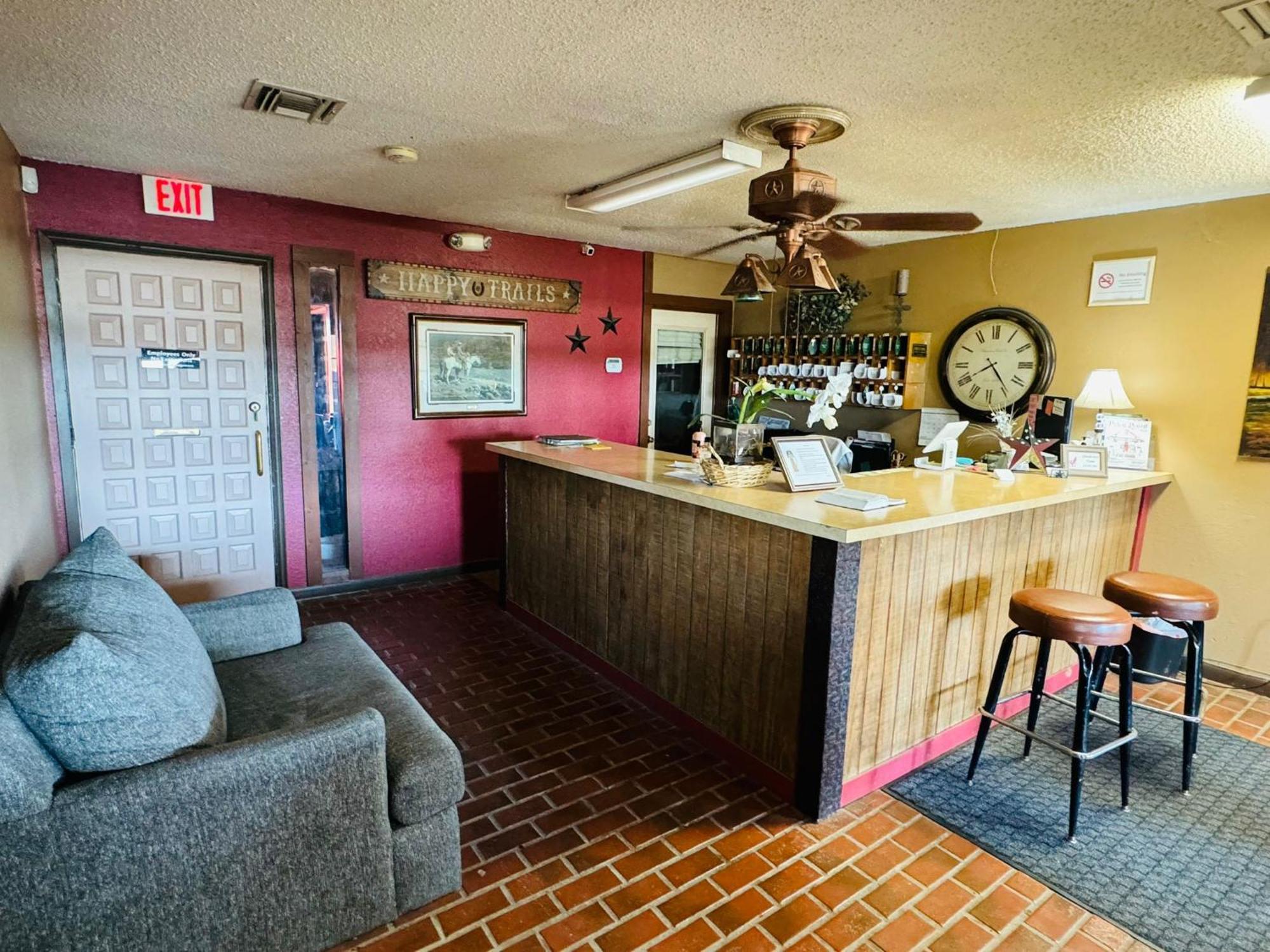 Four Horsemen Motel Pilot Point エクステリア 写真